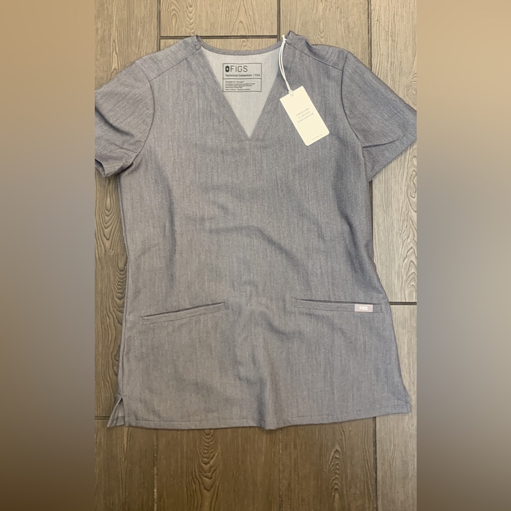 Figs double pocket scrub top